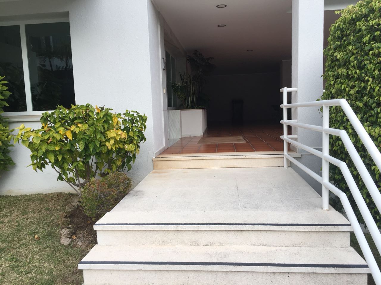 SE ALQUILA  HASTA 30/06/2026 Y DESDE 1.9.26- 30.6.27 BONITO APARTAMENTO EN CENTRO DE LA CARIHUELA (TORREMOLINOS)