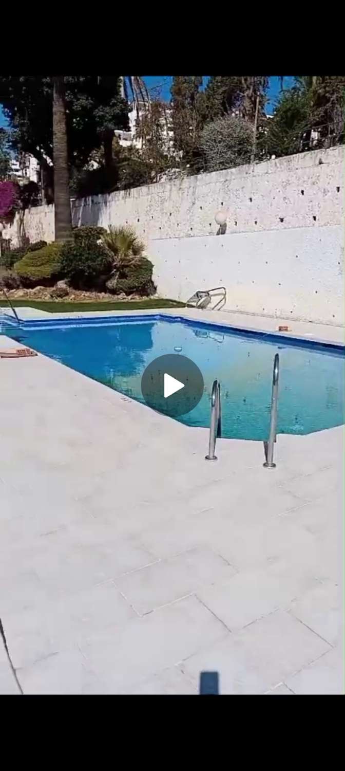 SE ALQUILA  HASTA 30/06/2026 Y DESDE 1.9.26- 30.6.27 BONITO APARTAMENTO EN CENTRO DE LA CARIHUELA (TORREMOLINOS)