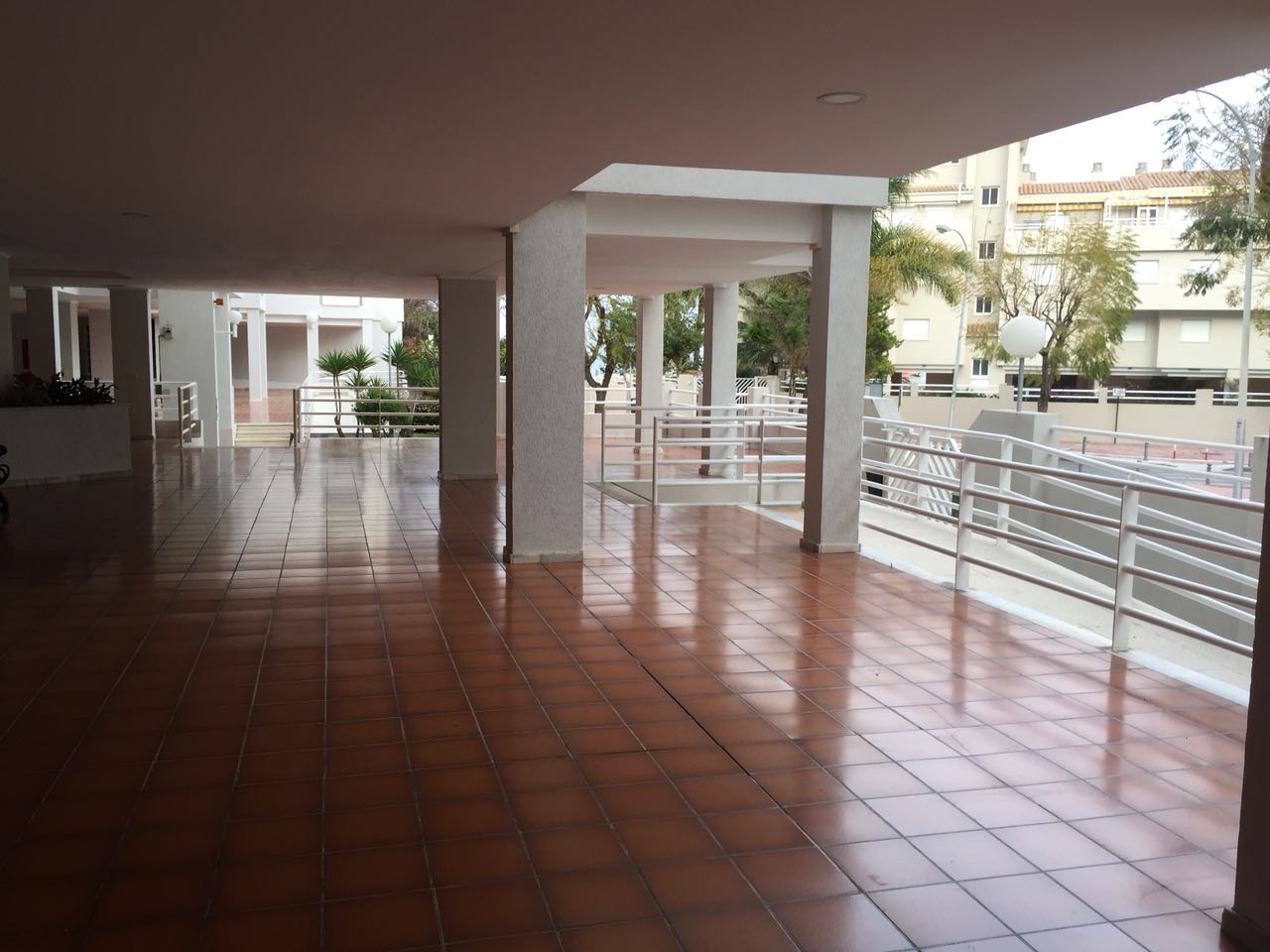 SE ALQUILA  HASTA 30/06/2026 Y DESDE 1.9.26- 30.6.27 BONITO APARTAMENTO EN CENTRO DE LA CARIHUELA (TORREMOLINOS)