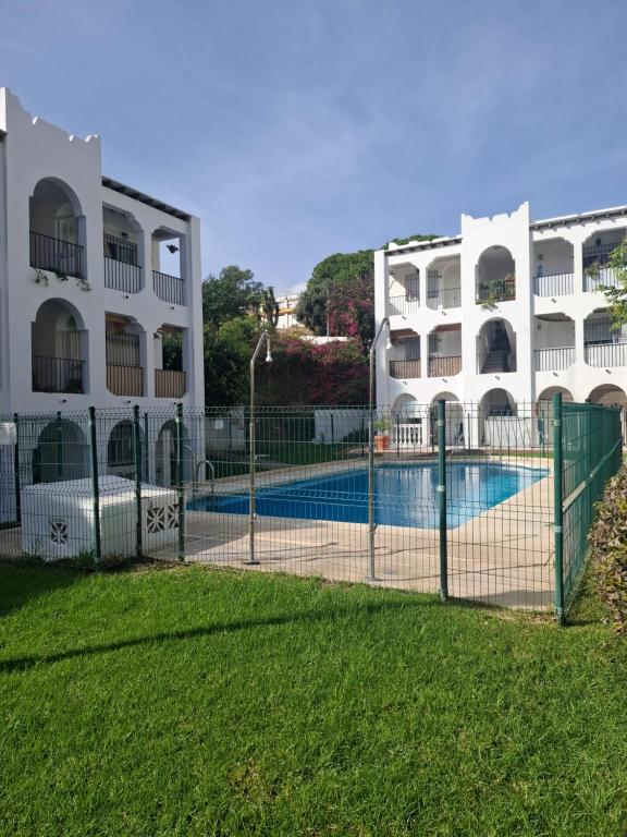 Se alquila 15/03/2026 hasta 30.6.26 y desde 01/09/2026 hasta 30/06/2027  bonito apartamento en Benalmádena