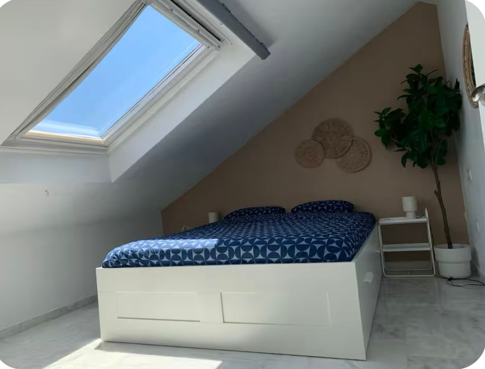 MEDIA TEMPORADA SE ALQUILA HASTA15.5.26 Y DESDE01/09/2026-30/06/2027  BONITO CHALET PAREADO CON VISTAS AL MAR EN BENALMADENA