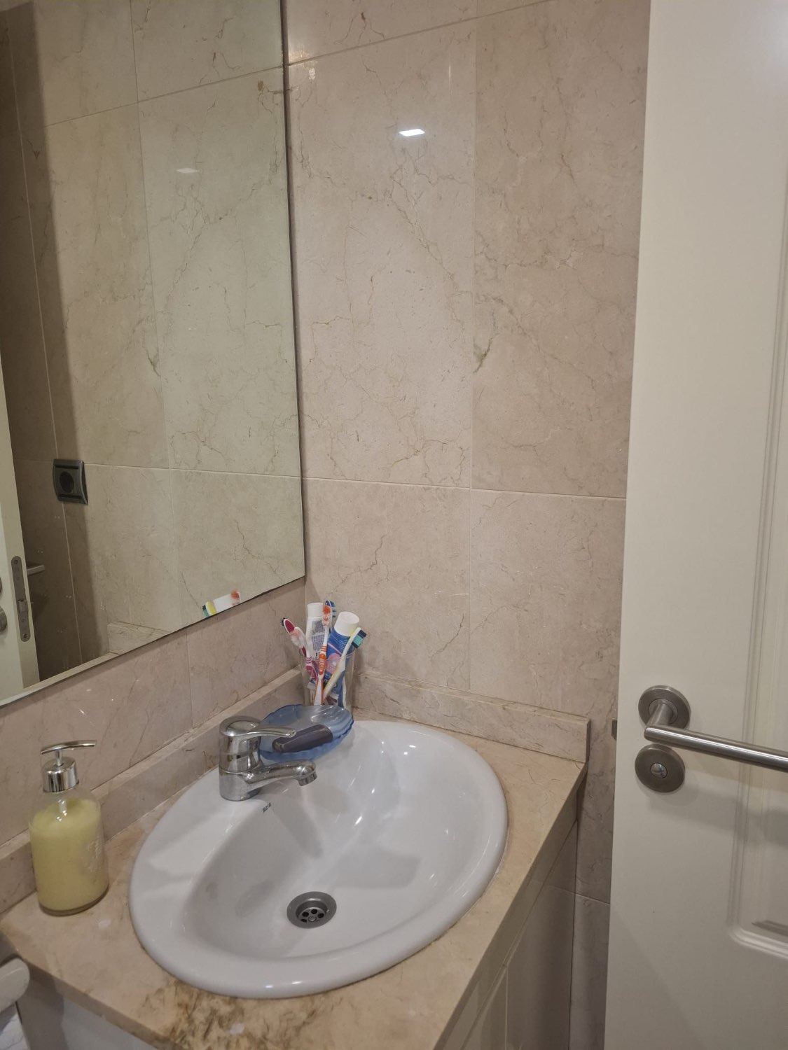 Se alquila MEDIA TEMPORADA desde ahora hasta 30/6/2026 Y DESDE01/09/2026 - 30/06/2027  bonito apartamento en Benalmádena Costa a 150 metros de la playa