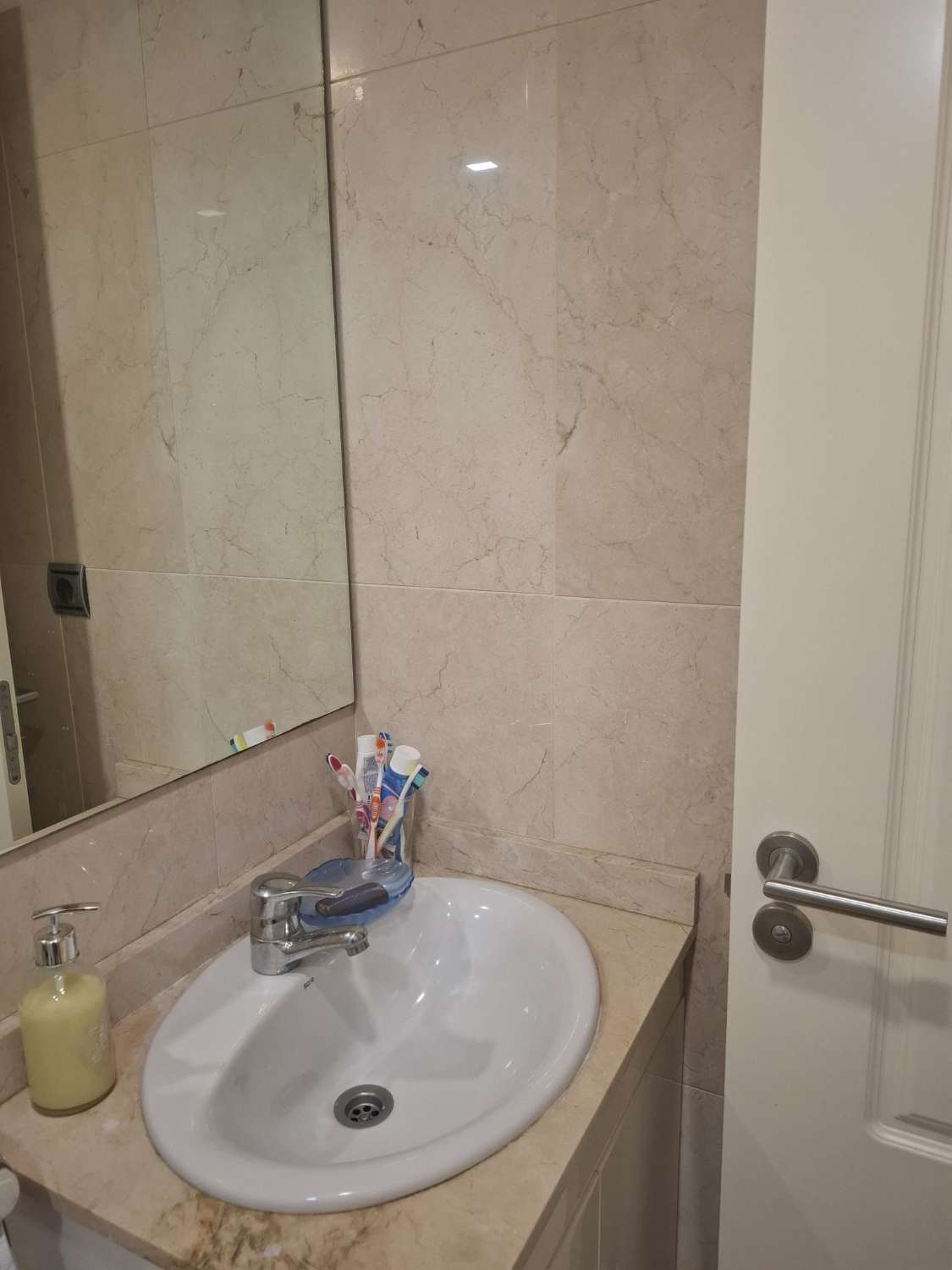 Se alquila MEDIA TEMPORADA desde ahora hasta 30/6/2026 Y DESDE01/09/2026 - 30/06/2027  bonito apartamento en Benalmádena Costa a 150 metros de la playa