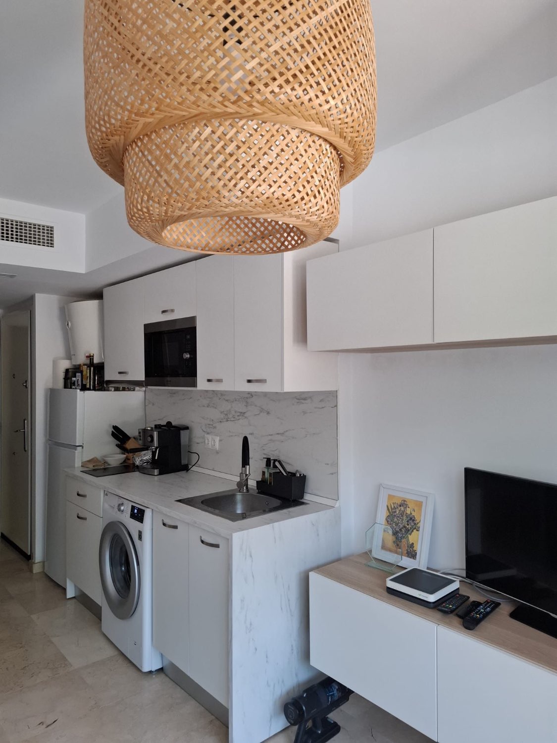 Se alquila MEDIA TEMPORADA desde ahora hasta 30/6/2026 Y DESDE01/09/2026 - 30/06/2027  bonito apartamento en Benalmádena Costa a 150 metros de la playa