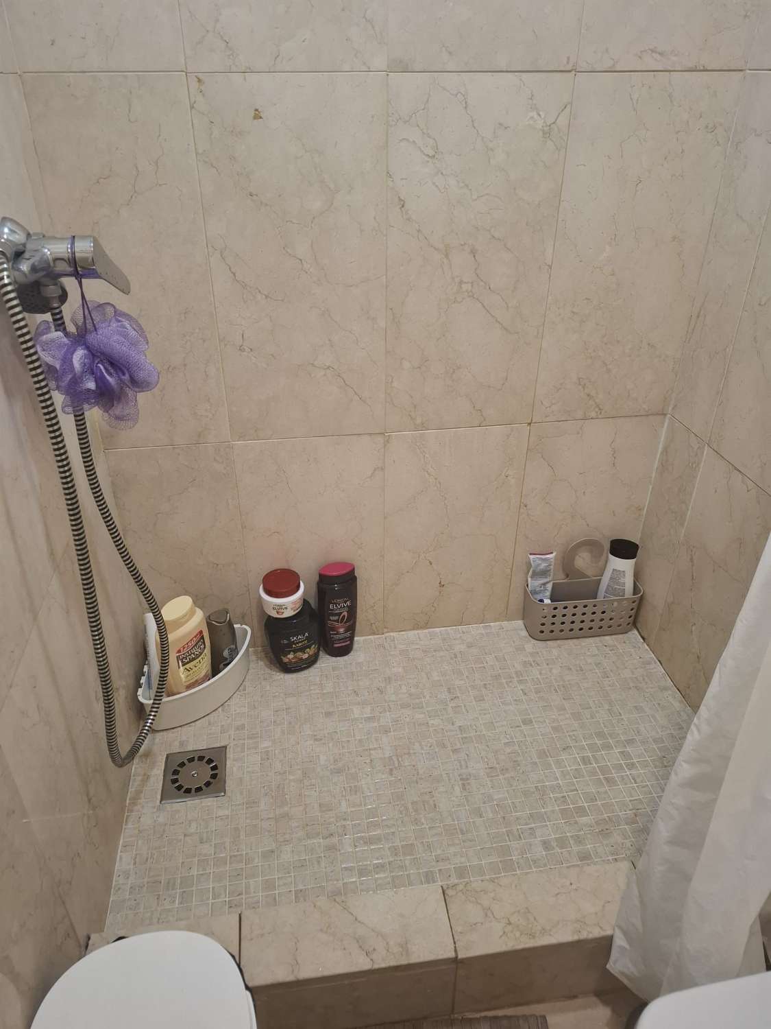 Se alquila MEDIA TEMPORADA desde ahora hasta 30/6/2026 Y DESDE01/09/2026 - 30/06/2027  bonito apartamento en Benalmádena Costa a 150 metros de la playa