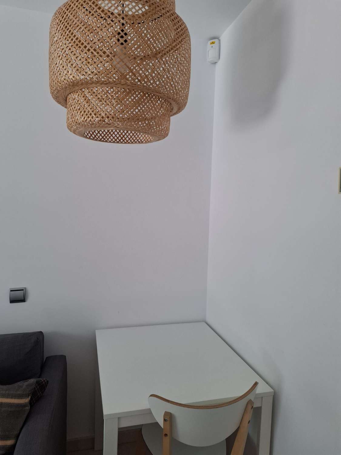 Se alquila MEDIA TEMPORADA desde ahora hasta 30/6/2026 Y DESDE01/09/2026 - 30/06/2027  bonito apartamento en Benalmádena Costa a 150 metros de la playa