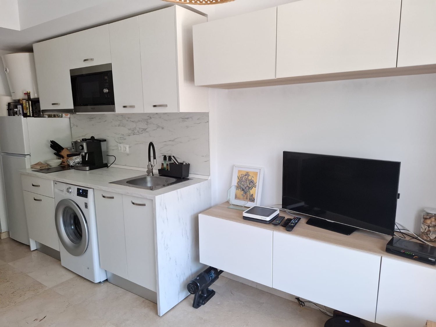 Se alquila MEDIA TEMPORADA desde ahora hasta 30/6/2026 Y DESDE01/09/2026 - 30/06/2027  bonito apartamento en Benalmádena Costa a 150 metros de la playa