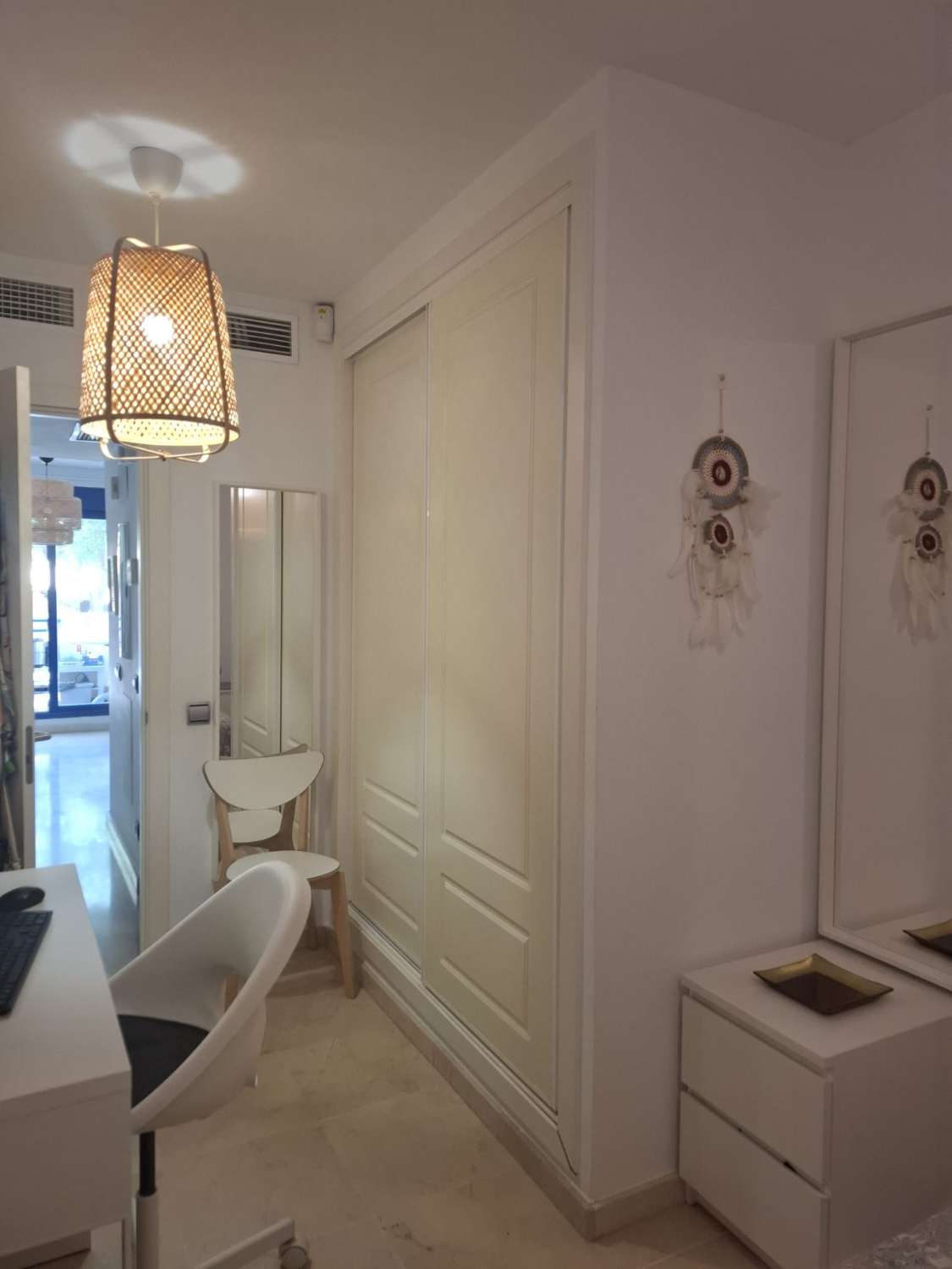 Se alquila MEDIA TEMPORADA desde ahora hasta 30/6/2026 Y DESDE01/09/2026 - 30/06/2027  bonito apartamento en Benalmádena Costa a 150 metros de la playa