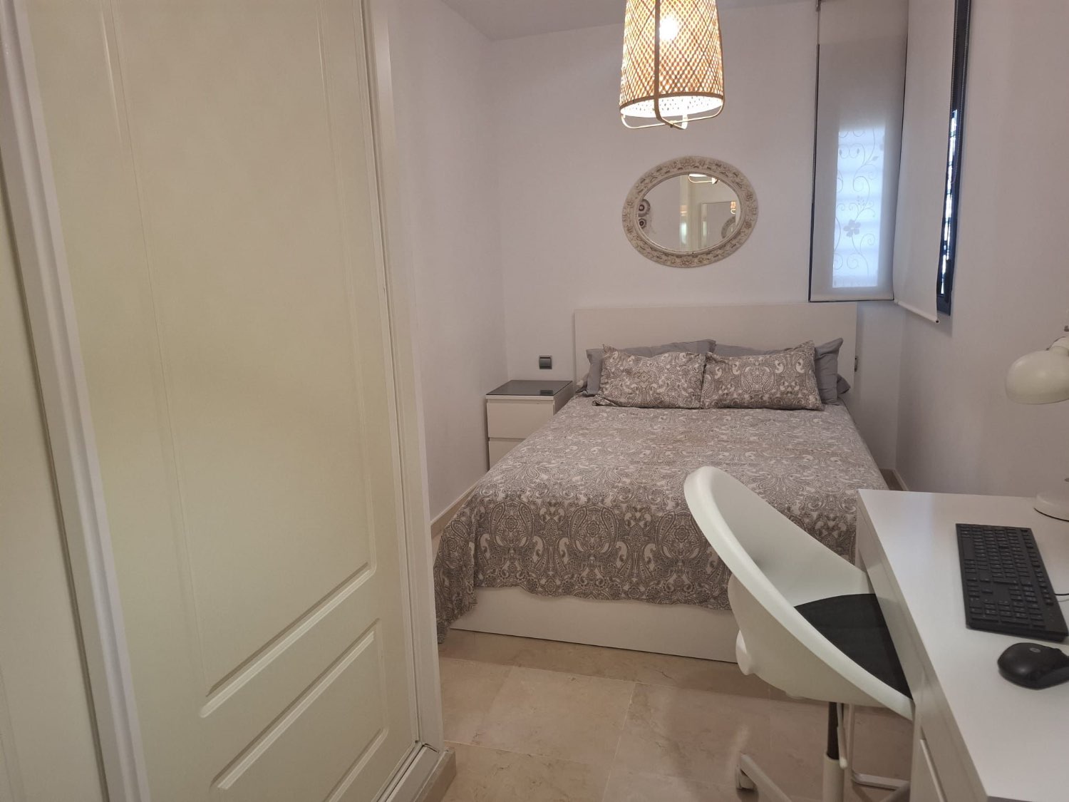 Se alquila MEDIA TEMPORADA desde ahora hasta 30/6/2026 Y DESDE01/09/2026 - 30/06/2027  bonito apartamento en Benalmádena Costa a 150 metros de la playa