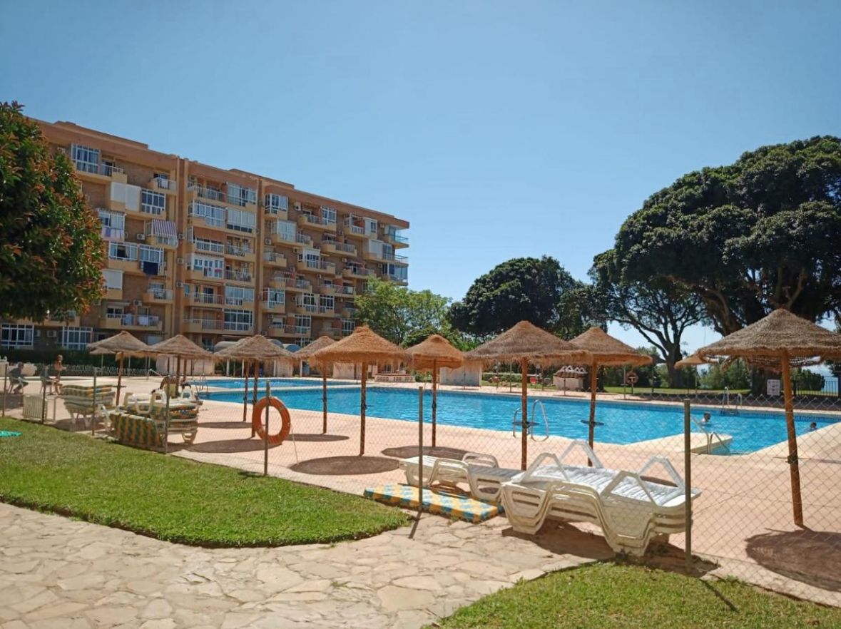 SE ALQUILA DESDE AHORA HASTA 30.6.26 BONITO ESTUDIO CON VISTAS AL MAR EN ARROYO DE LA MIEL (BENALMADENA)