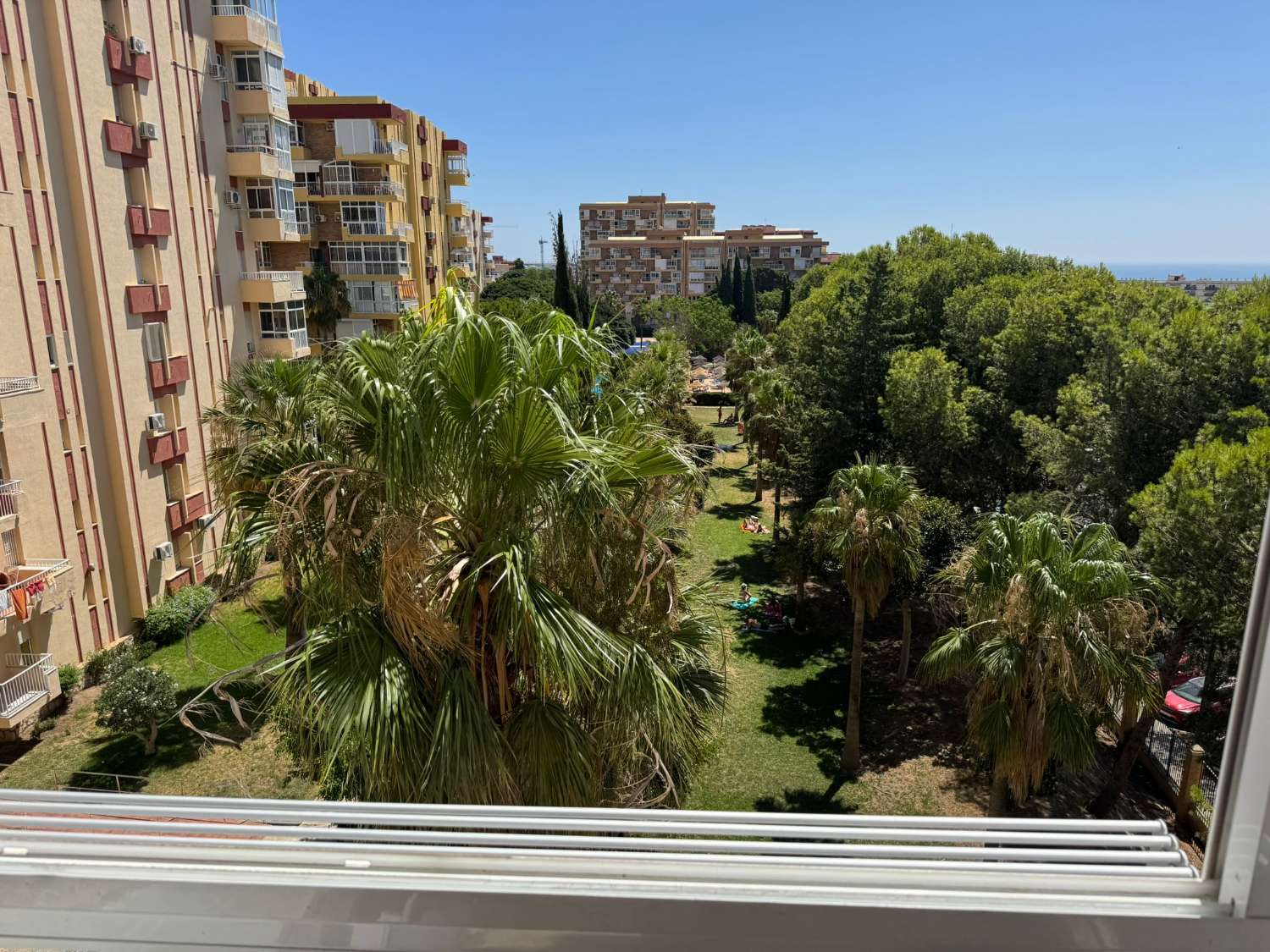 SE ALQUILA DESDE AHORA HASTA 30.6.26 BONITO ESTUDIO CON VISTAS AL MAR EN ARROYO DE LA MIEL (BENALMADENA)