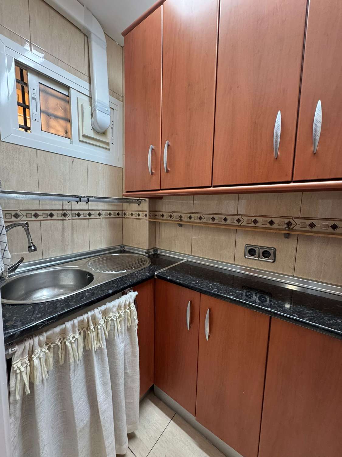 SE ALQUILA DESDE AHORA HASTA 30.6.26 BONITO ESTUDIO CON VISTAS AL MAR EN ARROYO DE LA MIEL (BENALMADENA)