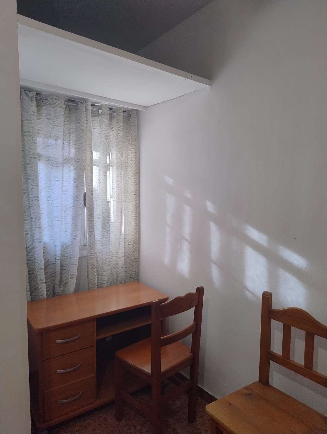 SE ALQUILA DESDE AHORA HASTA 30.6.26 APARTAMENTO EN CENTRO DE FUENGIROLA