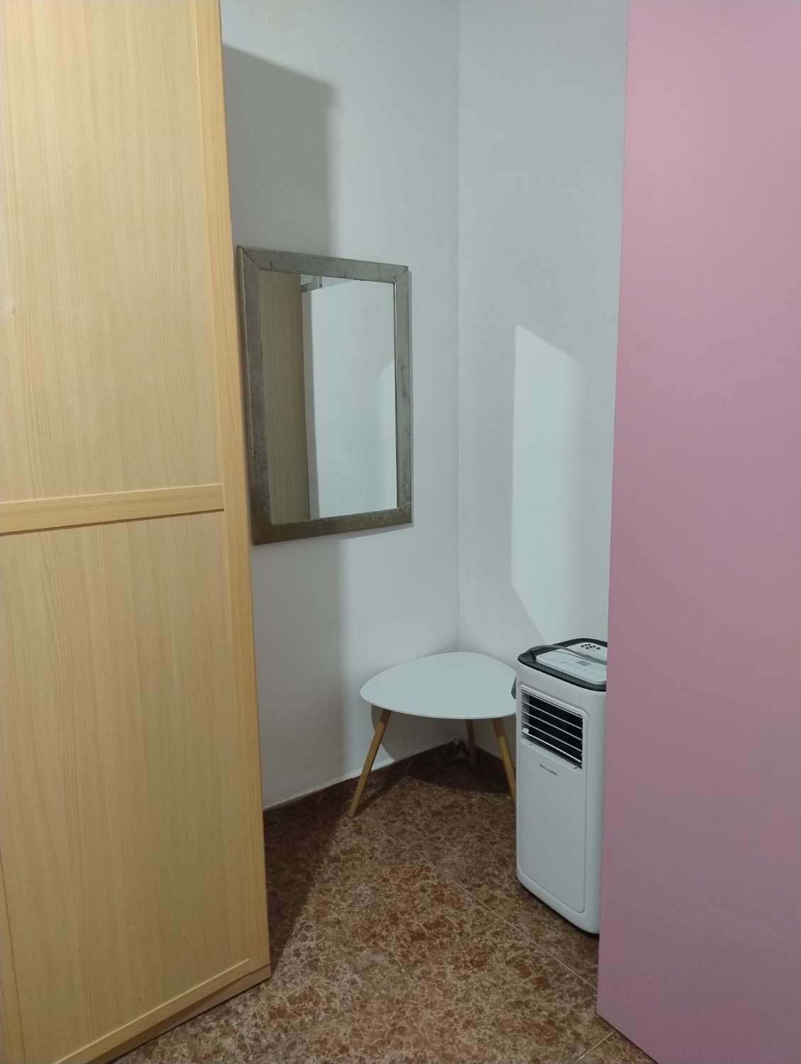 SE ALQUILA DESDE AHORA HASTA 30.6.26 APARTAMENTO EN CENTRO DE FUENGIROLA