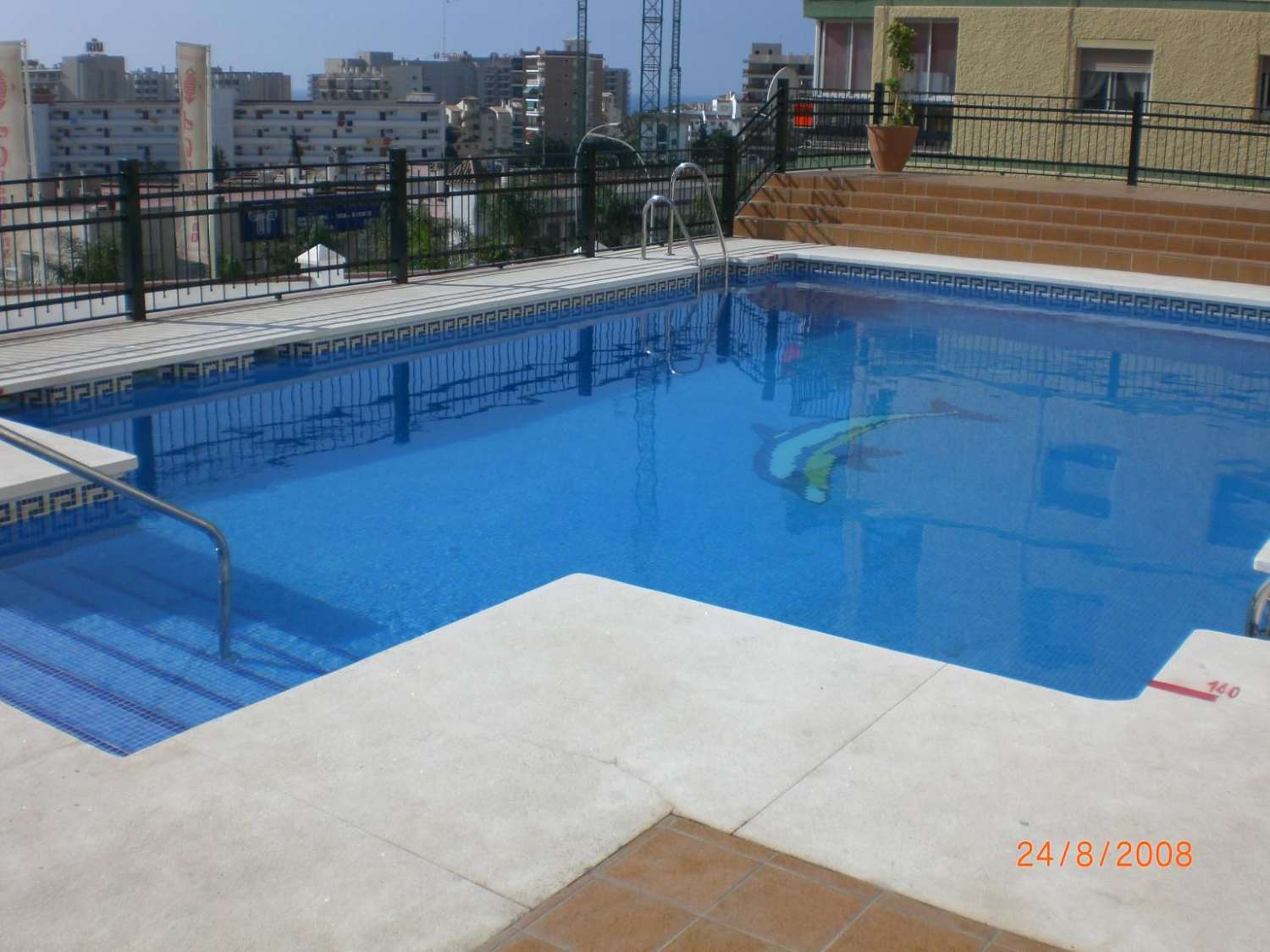 SE ALQUILA  desde 01/09/2026 hasta 30/06/2027 BONITO APARTAMENTO CON VISTAS AL MAR CERCA DE LA CARIHUELA (TORREMOLINOS)