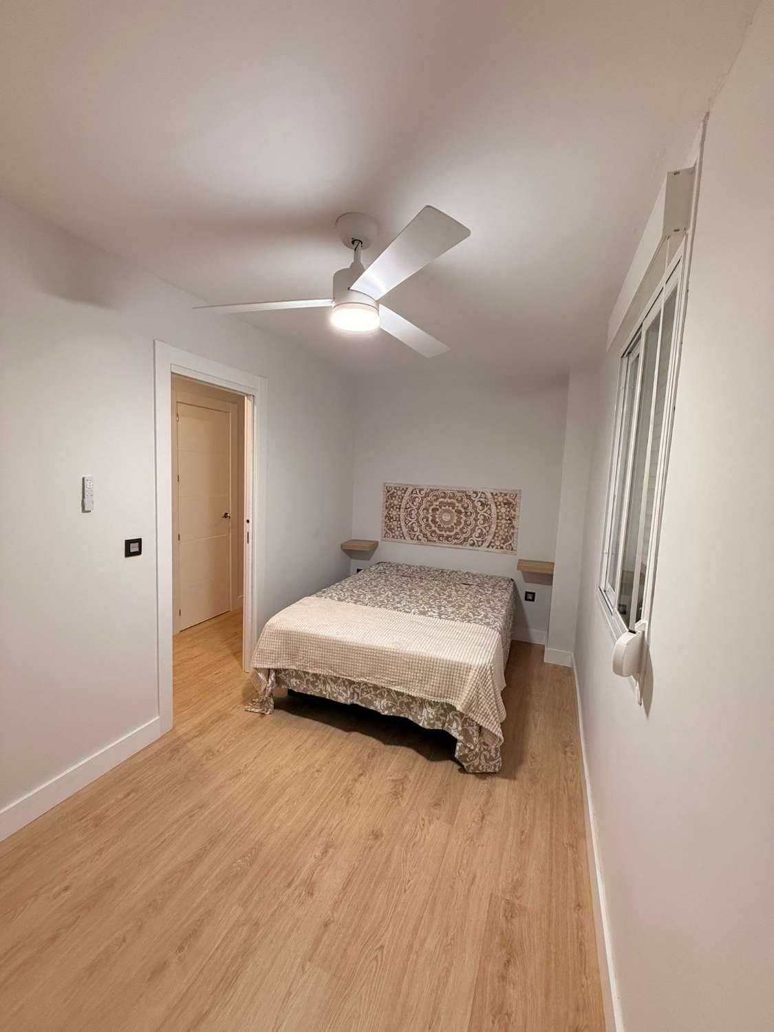 SE ALQUILA DE 1.10.25-31.5.26 BONITO APARTAMENTO TOTAMENTE REFORMADO EN CENTRO DE TORREMOLINOS