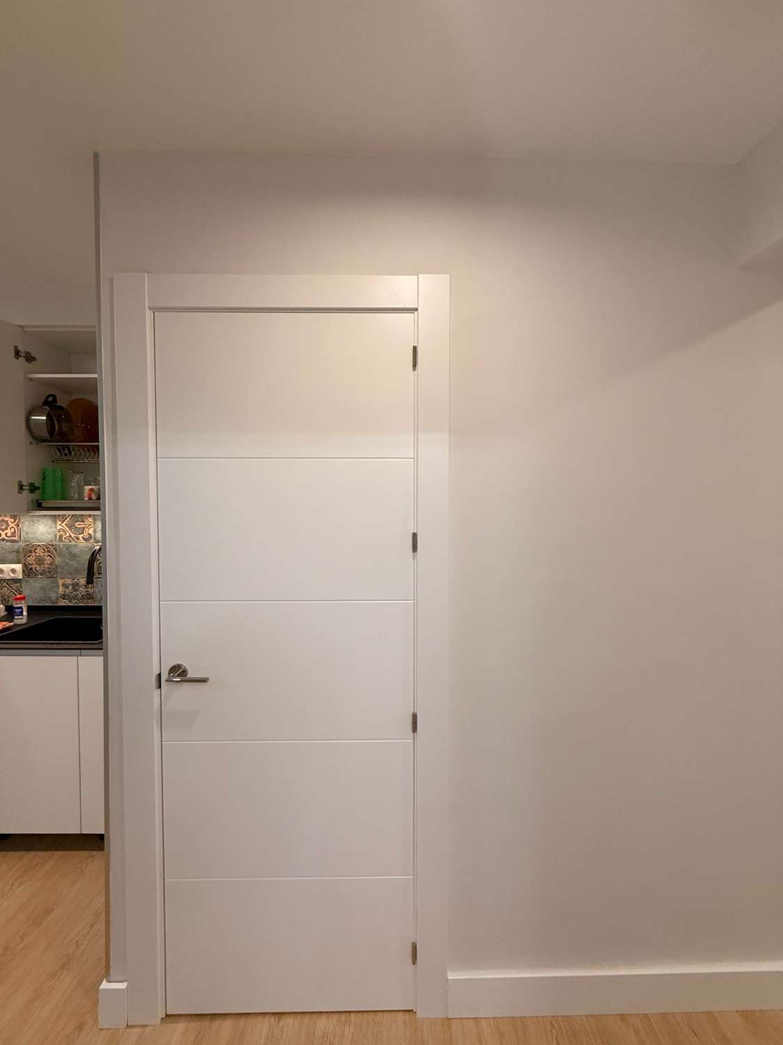 SE ALQUILA DE 1.10.25-31.5.26 BONITO APARTAMENTO TOTAMENTE REFORMADO EN CENTRO DE TORREMOLINOS