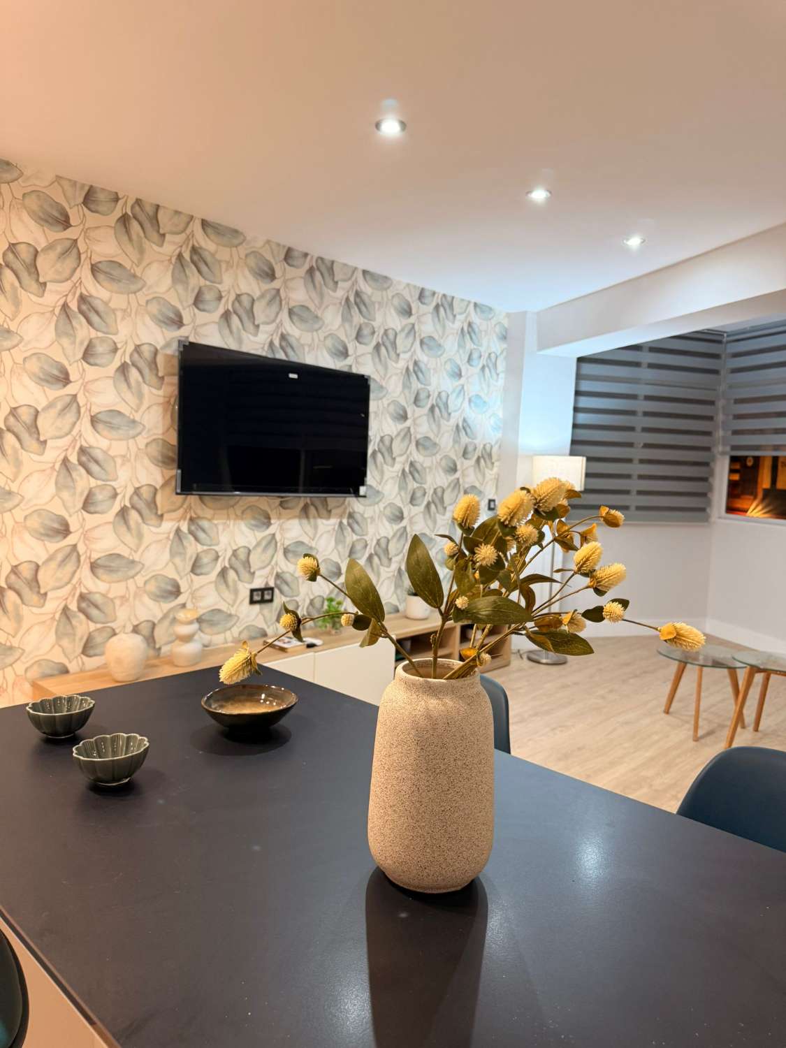 SE ALQUILA DE 1.10.25-31.5.26 BONITO APARTAMENTO TOTAMENTE REFORMADO EN CENTRO DE TORREMOLINOS