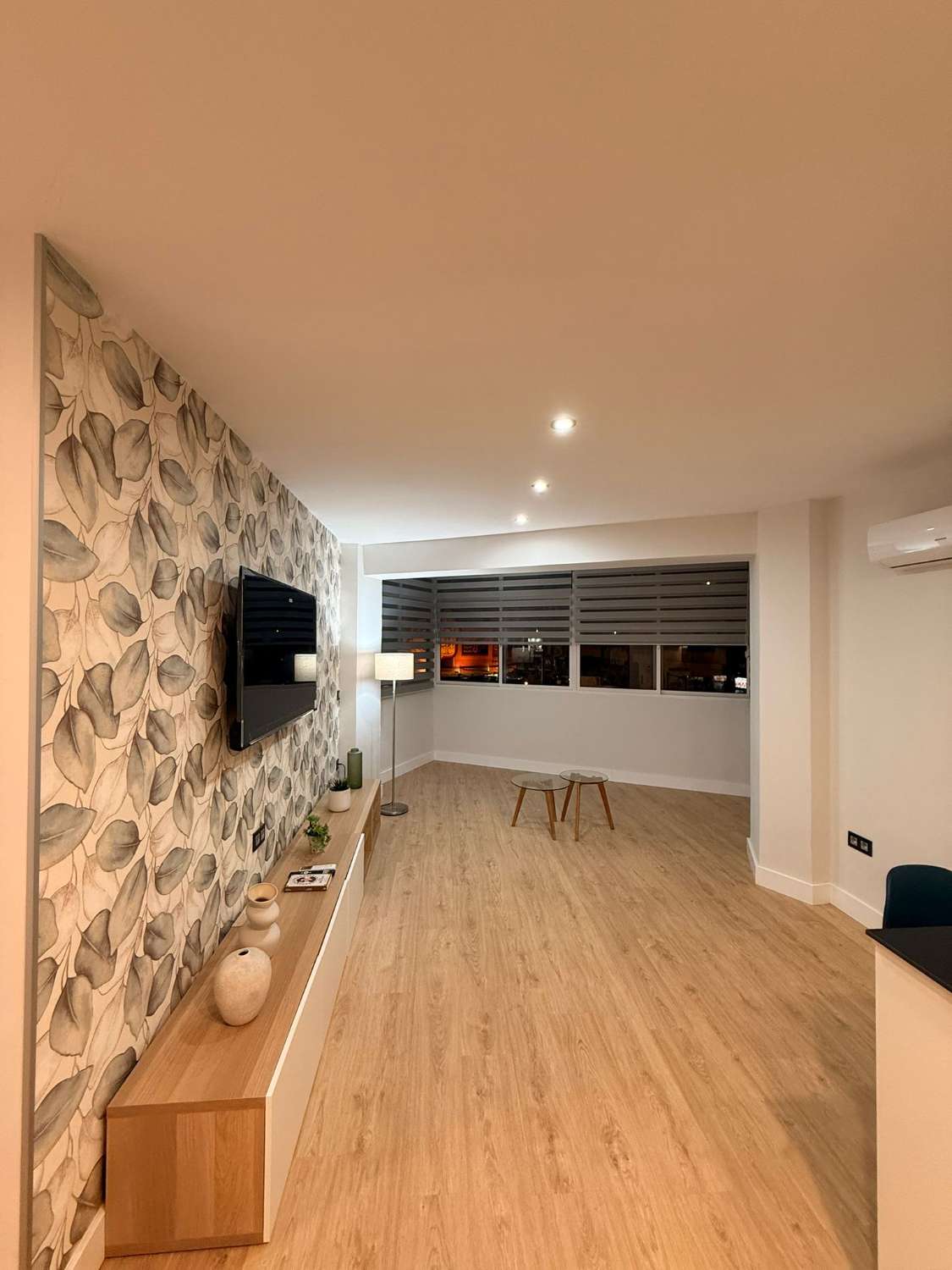 SE ALQUILA DE 1.10.25-31.5.26 BONITO APARTAMENTO TOTAMENTE REFORMADO EN CENTRO DE TORREMOLINOS