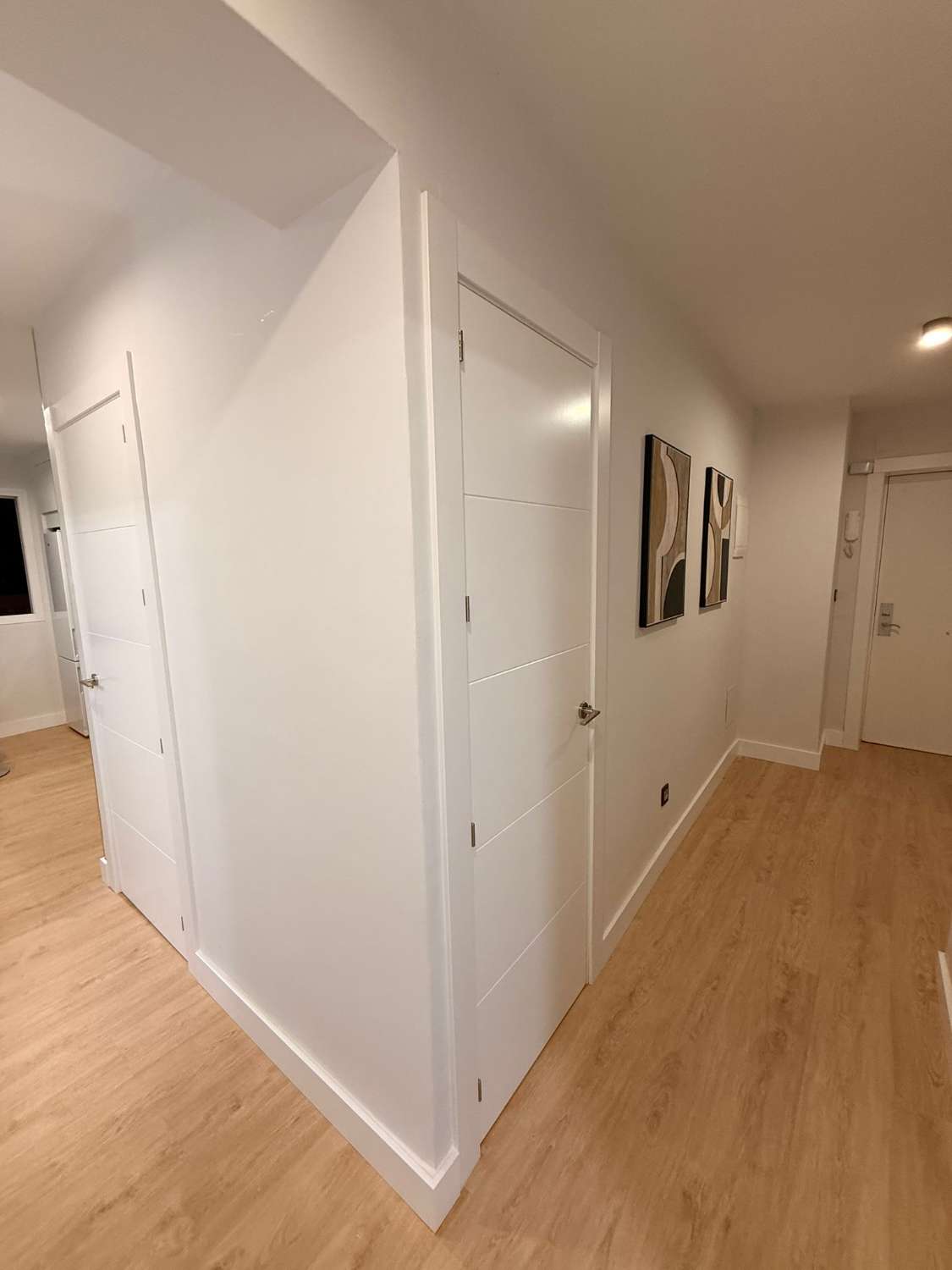 SE ALQUILA DE 1.10.25-31.5.26 BONITO APARTAMENTO TOTAMENTE REFORMADO EN CENTRO DE TORREMOLINOS