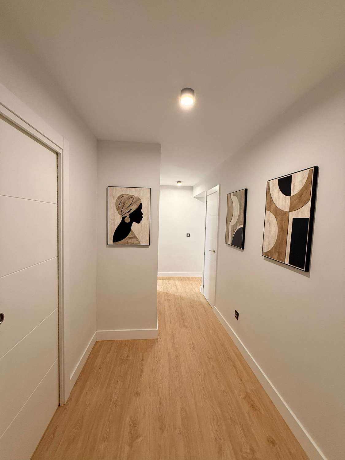 SE ALQUILA DE 1.10.25-31.5.26 BONITO APARTAMENTO TOTAMENTE REFORMADO EN CENTRO DE TORREMOLINOS