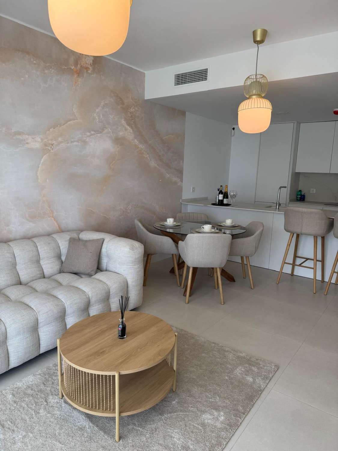 LARGA TEMPORADA-SE ALQUILA DESDE AHORA PRECIOSO APARTAMENTO EN URBANIZACIÓN DE LUJO, FUENGIROLA.