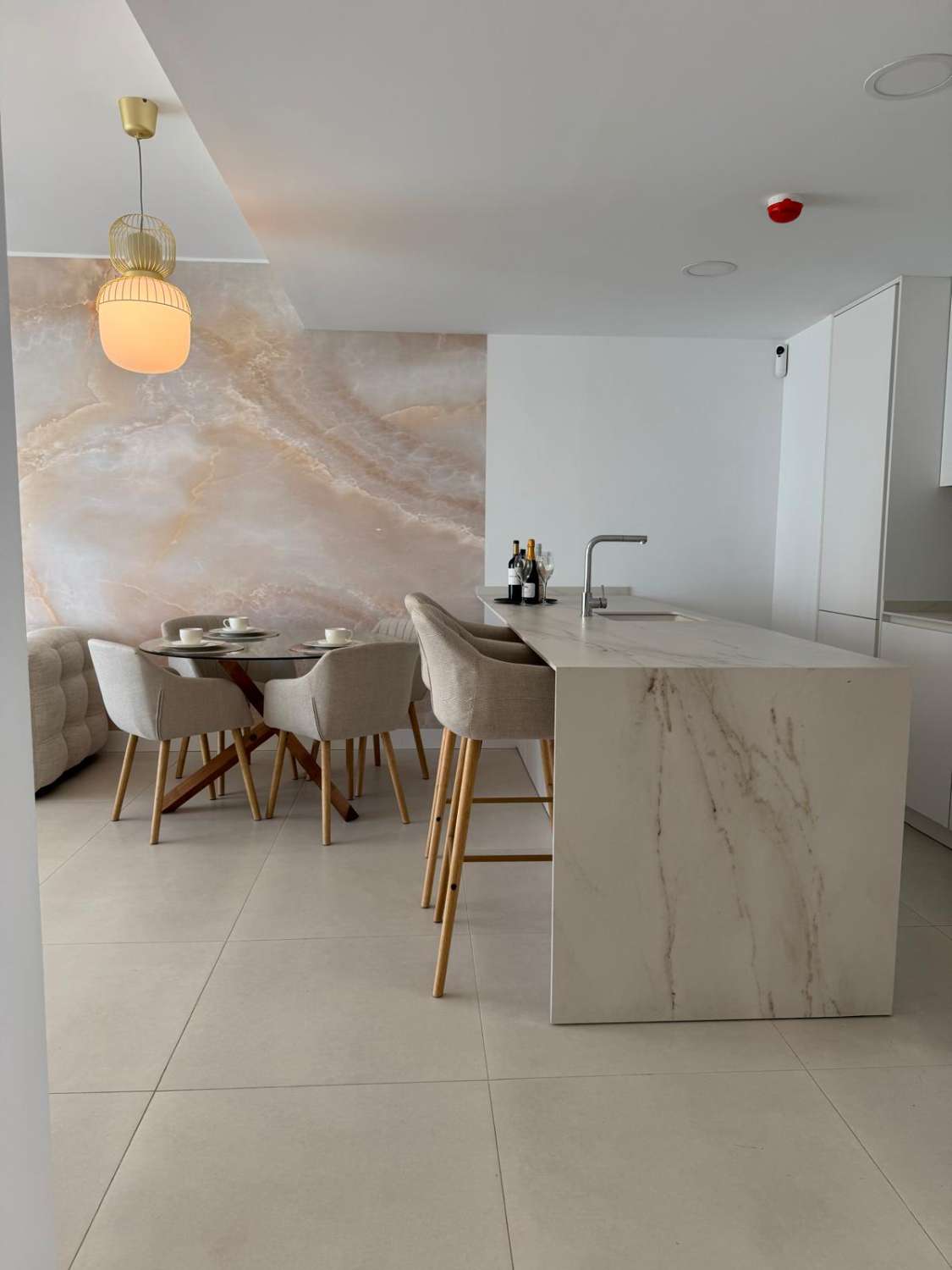 LARGA TEMPORADA-SE ALQUILA DESDE AHORA PRECIOSO APARTAMENTO EN URBANIZACIÓN DE LUJO, FUENGIROLA.