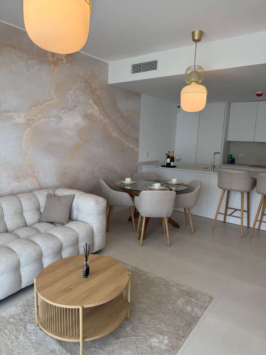 LARGA TEMPORADA-SE ALQUILA DESDE AHORA PRECIOSO APARTAMENTO EN URBANIZACIÓN DE LUJO, FUENGIROLA.