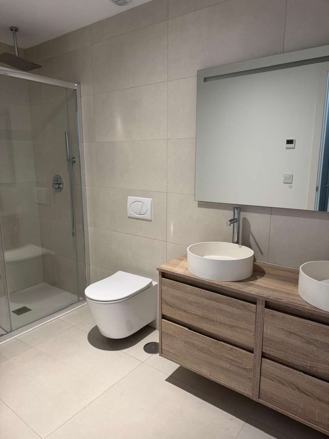 LARGA TEMPORADA-SE ALQUILA DESDE AHORA PRECIOSO APARTAMENTO EN URBANIZACIÓN DE LUJO, FUENGIROLA.