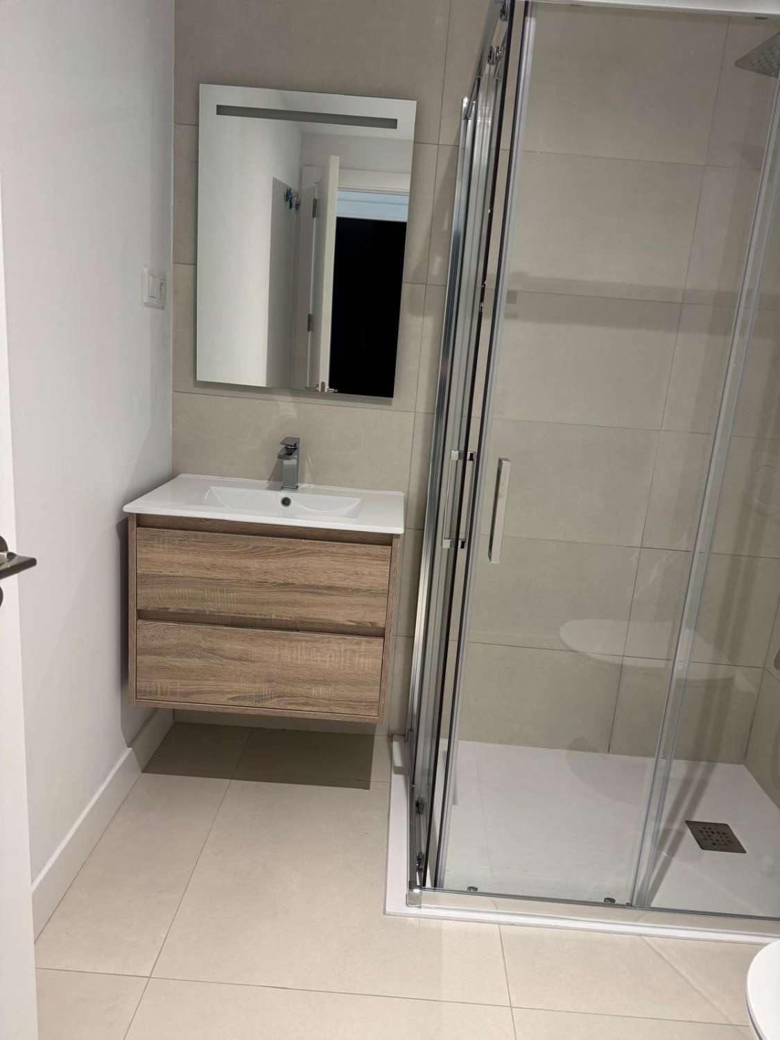 LARGA TEMPORADA-SE ALQUILA DESDE AHORA PRECIOSO APARTAMENTO EN URBANIZACIÓN DE LUJO, FUENGIROLA.