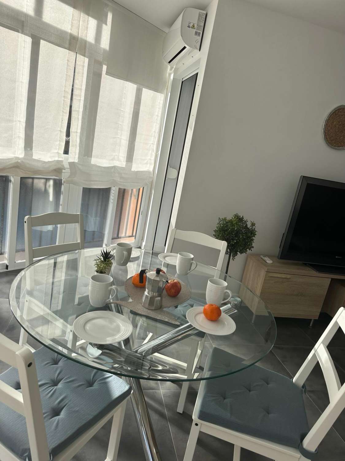 SE ALQUILA DESDE AHORA HASTA 30.6.26 BONITO APARTAMENTO EN  TORREMOLINOS CENTRO