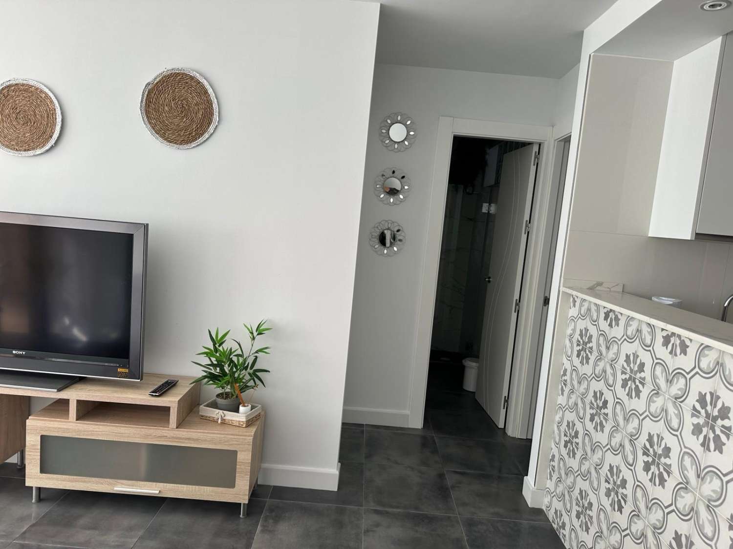 SE ALQUILA DESDE AHORA HASTA 30.6.26 BONITO APARTAMENTO EN  TORREMOLINOS CENTRO