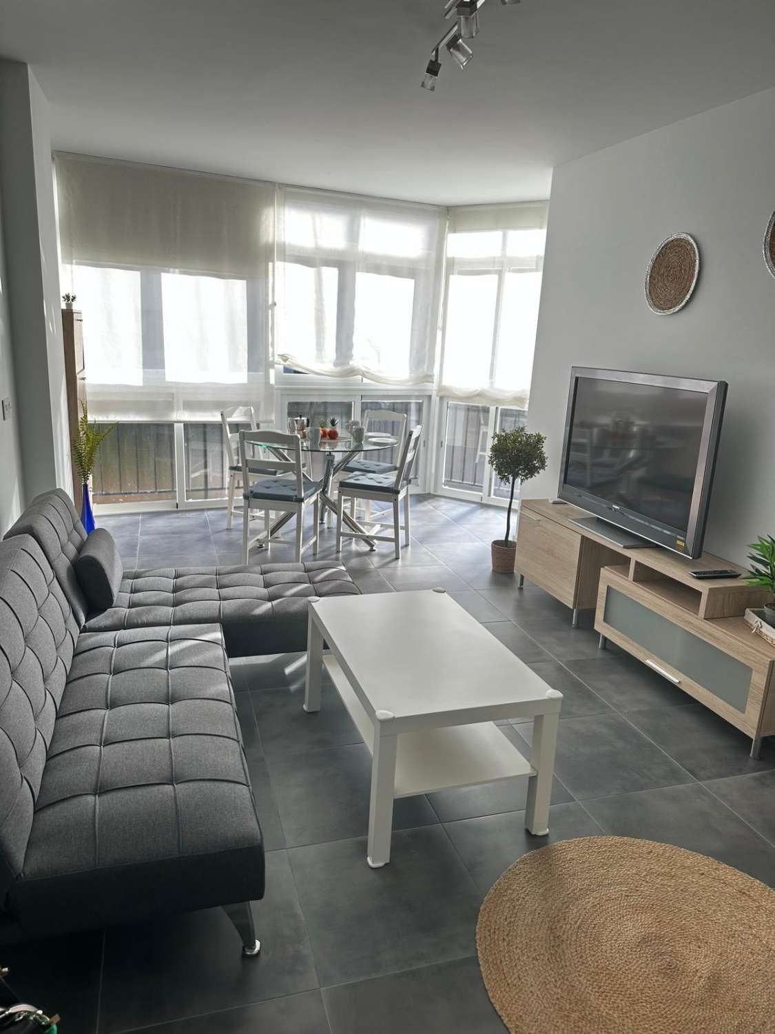 SE ALQUILA DESDE AHORA HASTA 30.6.26 BONITO APARTAMENTO EN  TORREMOLINOS CENTRO