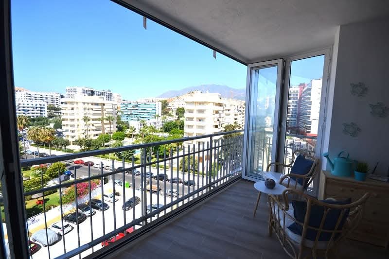 LANG SEIZOEN. TE HUUR VANAF 15/06/2026 PRACHTIGE STUDIO MET ZEEZICHT AAN DE 1E LIJN VAN HET STRAND IN BENALMADENA
