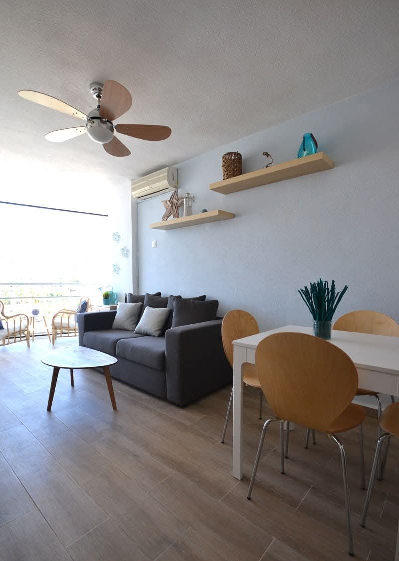 LANG SEIZOEN. TE HUUR VANAF 15/06/2026 PRACHTIGE STUDIO MET ZEEZICHT AAN DE 1E LIJN VAN HET STRAND IN BENALMADENA