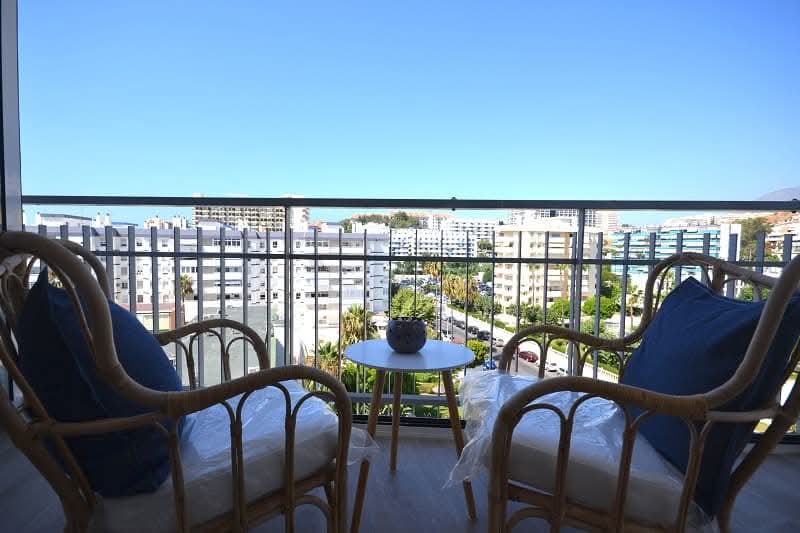 LANG SEIZOEN. TE HUUR VANAF 15/06/2026 PRACHTIGE STUDIO MET ZEEZICHT AAN DE 1E LIJN VAN HET STRAND IN BENALMADENA