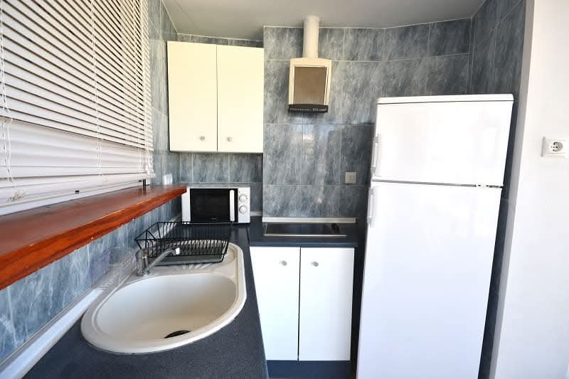 LANG SEIZOEN. TE HUUR VANAF 15/06/2026 PRACHTIGE STUDIO MET ZEEZICHT AAN DE 1E LIJN VAN HET STRAND IN BENALMADENA
