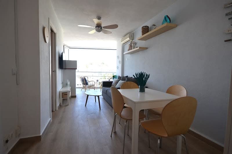 LANG SEIZOEN. TE HUUR VANAF 15/06/2026 PRACHTIGE STUDIO MET ZEEZICHT AAN DE 1E LIJN VAN HET STRAND IN BENALMADENA