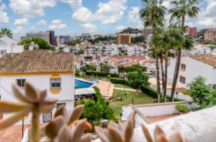 SE ALQUILA  DESDE 4.3.26 HASTA 30.6.26 Y DESDE 01/09/2026 - 30/06/2027 PRECIOSO APARTAMENTO  EN BENALMADENA