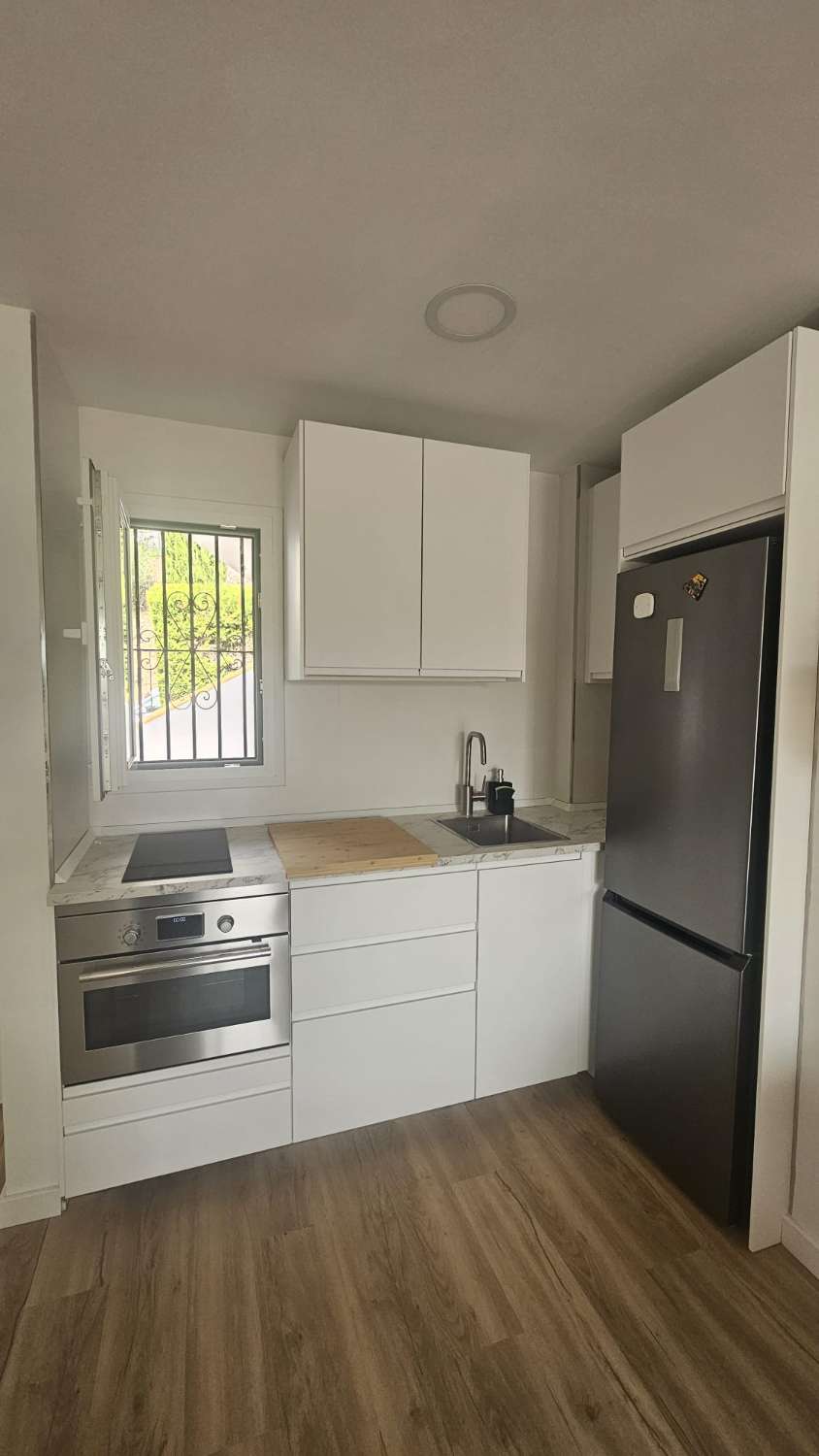 SE ALQUILA  DESDE 4.3.26 HASTA 30.6.26 Y DESDE 01/09/2026 - 30/06/2027 PRECIOSO APARTAMENTO  EN BENALMADENA