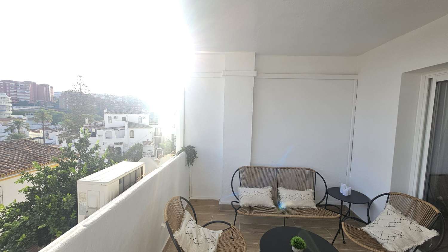 SE ALQUILA  DESDE 4.3.26 HASTA 30.6.26 Y DESDE 01/09/2026 - 30/06/2027 PRECIOSO APARTAMENTO  EN BENALMADENA