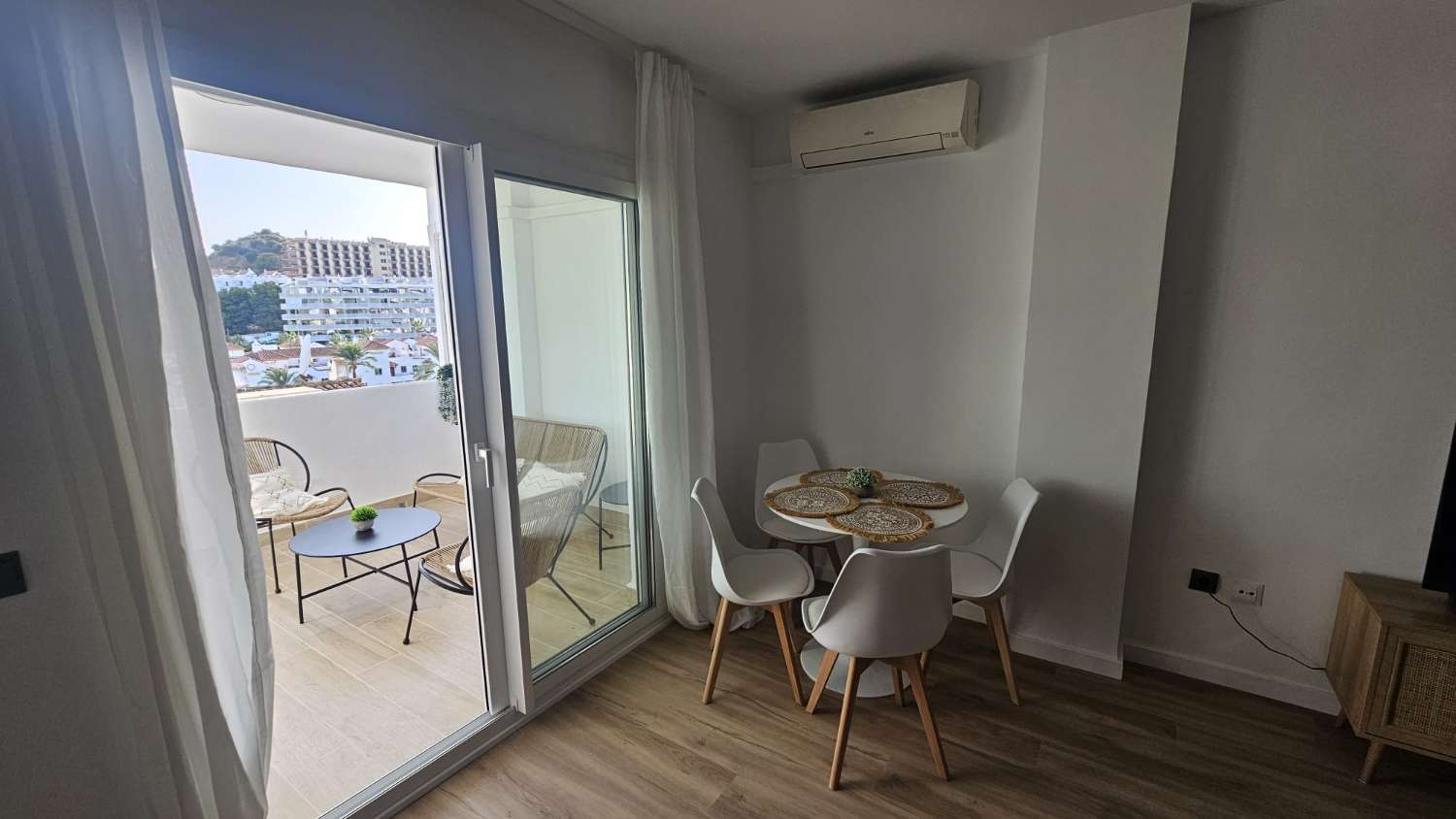 SE ALQUILA  DESDE 4.3.26 HASTA 30.6.26 Y DESDE 01/09/2026 - 30/06/2027 PRECIOSO APARTAMENTO  EN BENALMADENA