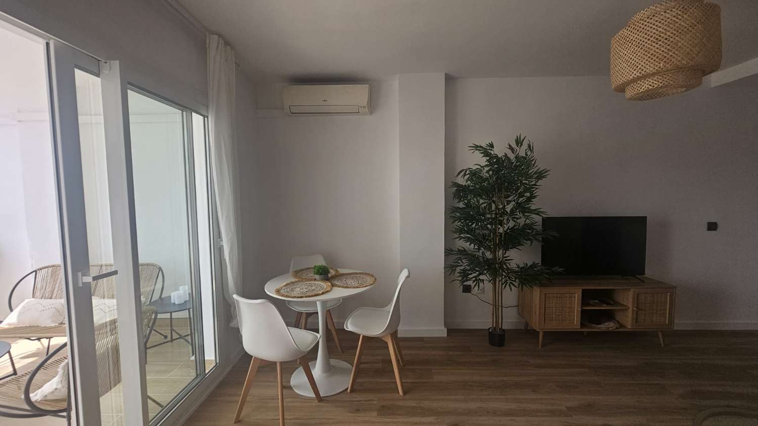 SE ALQUILA  DESDE 4.3.26 HASTA 30.6.26 Y DESDE 01/09/2026 - 30/06/2027 PRECIOSO APARTAMENTO  EN BENALMADENA