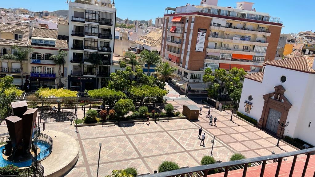 SE ALQUILA DESDE AHORA HASTA 30.6.26  Y desde 01/09/2026 hasta 30/06/2027 PRECIOSO APARTAMENTO EN EL CENTRO DE FUENGIROLA
