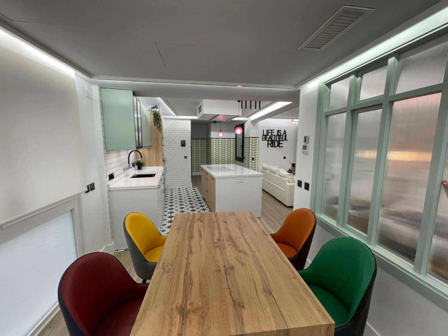 SE ALQUILA DESDE AHORA HASTA 30.6.26  Y desde 01/09/2026 hasta 30/06/2027 PRECIOSO APARTAMENTO EN EL CENTRO DE FUENGIROLA