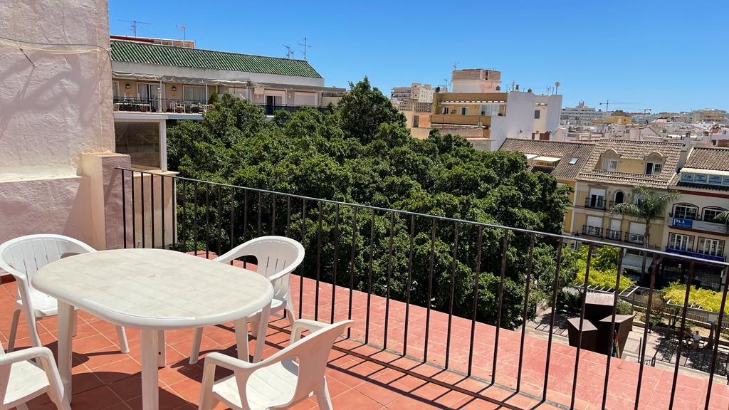 SE ALQUILA DESDE AHORA HASTA 30.6.26  Y desde 01/09/2026 hasta 30/06/2027 PRECIOSO APARTAMENTO EN EL CENTRO DE FUENGIROLA