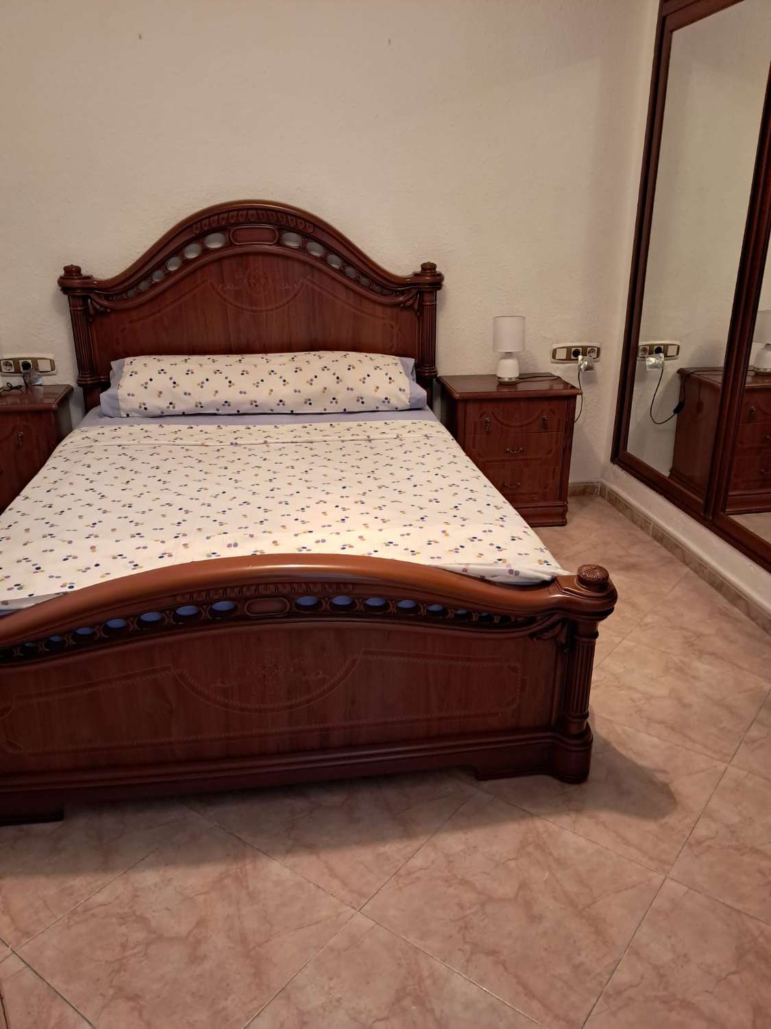 SE  ALQUILA  DESDE AHORA HASTA 31.5.25  Y desde 01/09/2026 hasta 30/06/2027  BONITO APARTAMENTO EN BENALMADENA