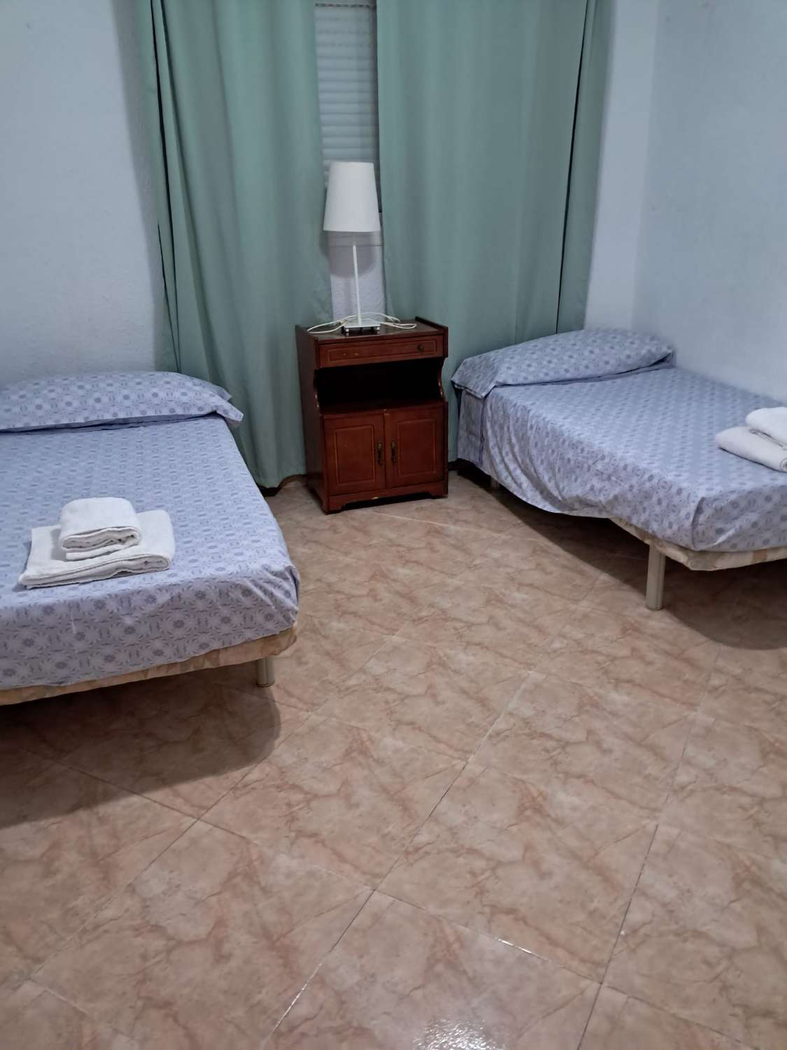 SE  ALQUILA  DESDE AHORA HASTA 31.5.25  Y desde 01/09/2026 hasta 30/06/2027  BONITO APARTAMENTO EN BENALMADENA