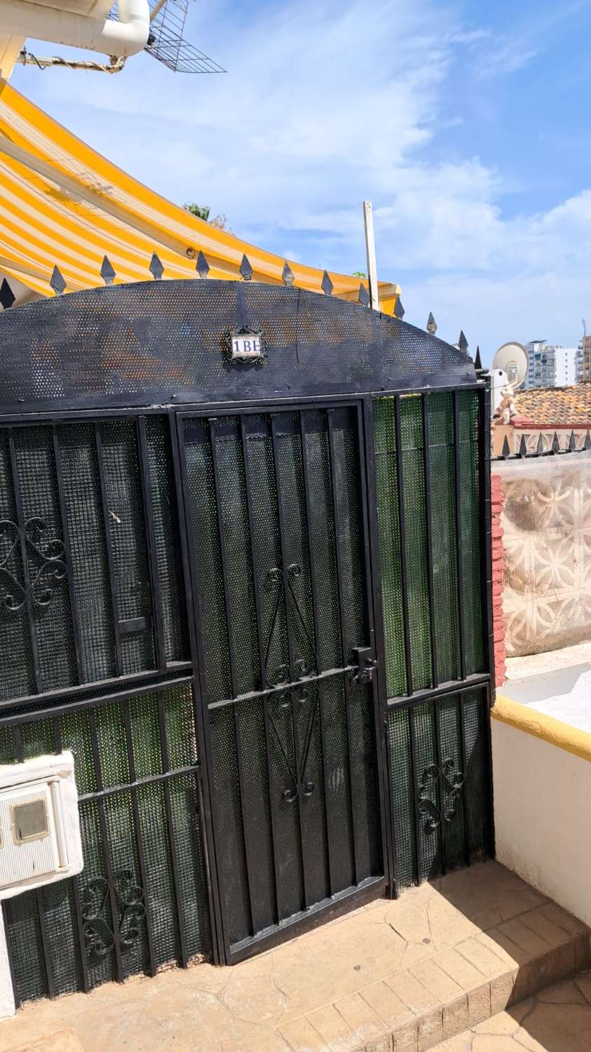 SE  ALQUILA  DESDE AHORA HASTA 31.5.25  Y desde 01/09/2026 hasta 30/06/2027  BONITO APARTAMENTO EN BENALMADENA