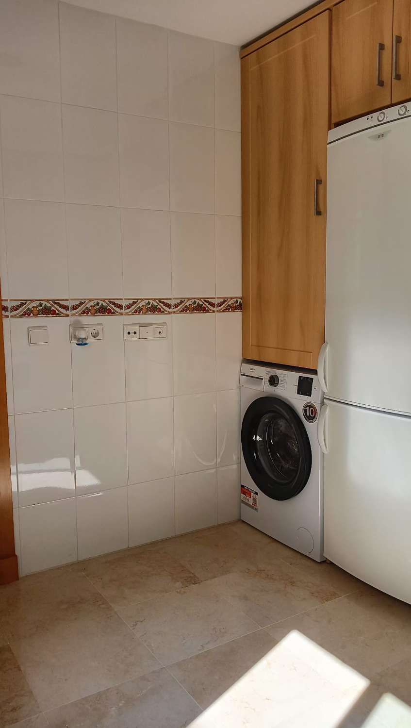 MEDIA TEMPORADA . SE ALQUILA  HASTA 21/06/2026 Y DESDE 01/09/2026- 30/06/2027 BONITO APARTAMENTO EN ZONA MONTERREY (BENALMADENA)